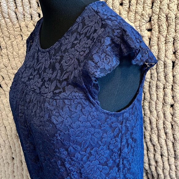 Navy Blue Floral Lace Blouse Cap Sleeve Top Size Medium - Picture 3 of 7